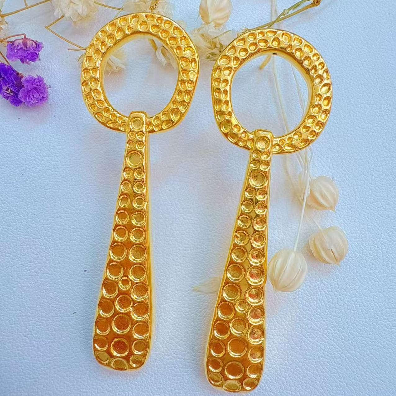 金灵王时尚黄金足金5D无氢工艺圆环水滴耳饰个性气质精美