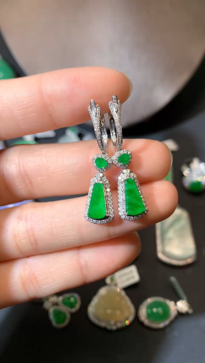 【闪购商品】翡翠吊坠(不含链)18K金镶嵌耳饰