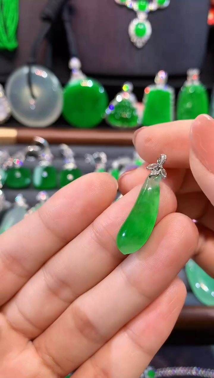 吊坠(不含链)18K金镶嵌翡翠吊坠