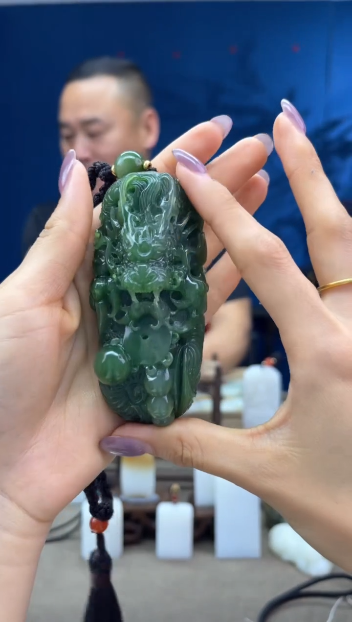 和田玉未镶嵌颈饰1