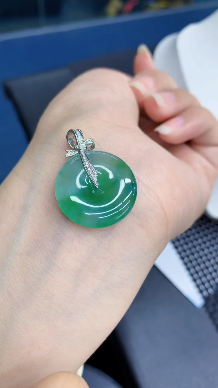 【闪购商品】翡翠颈饰18K金镶嵌            8