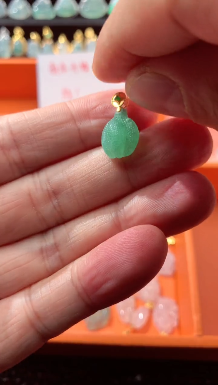 【闪购商品】翡翠颈饰18K金镶嵌榴莲