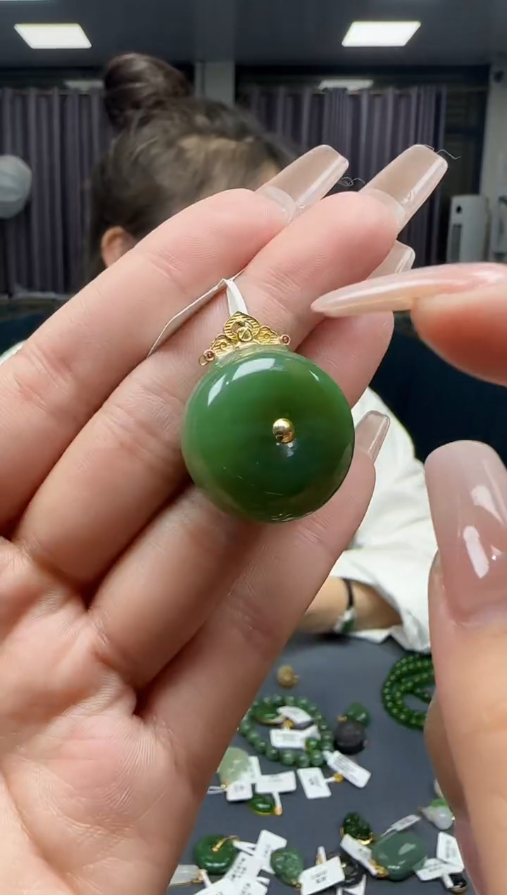 【闪购商品】和田玉挂件18K金镶嵌1