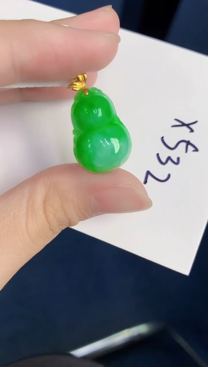 颈饰18K金镶嵌翡翠天然翡翠缅甸A货
