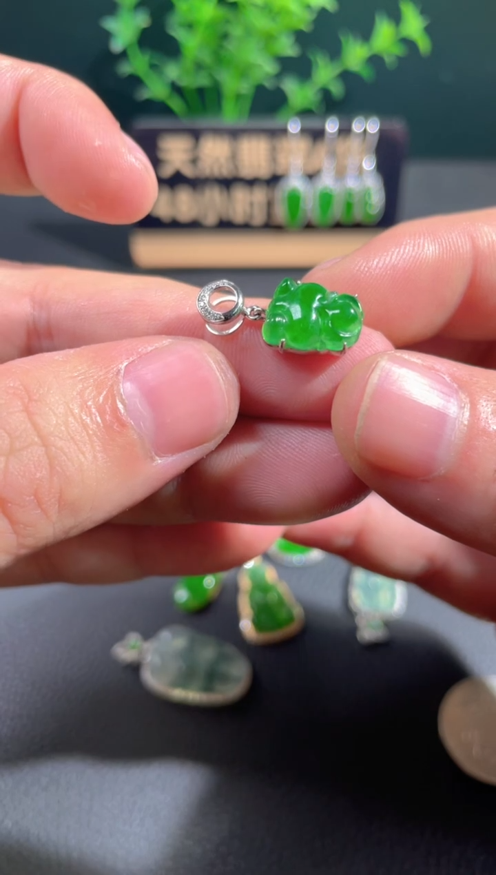 【闪购商品】翡翠颈饰18K金镶嵌翡翠