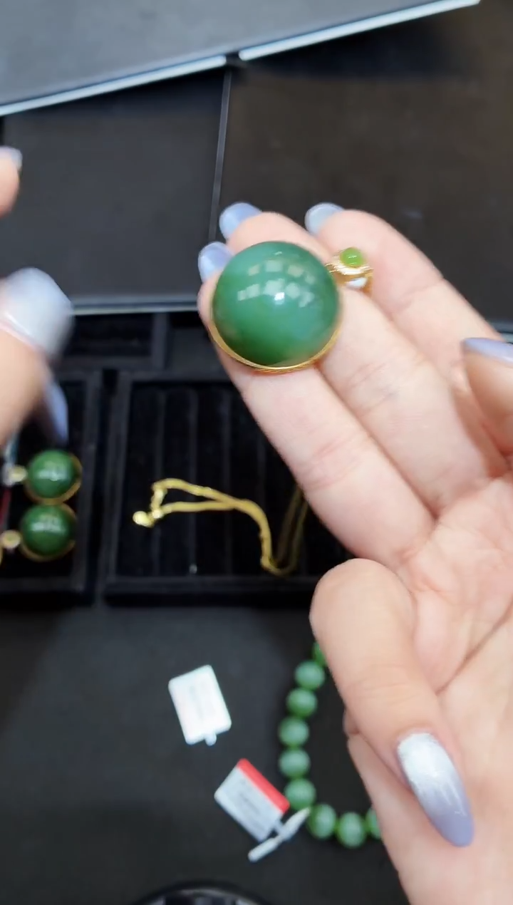 吊坠(赠链)18K金镶嵌和田玉多样性发一