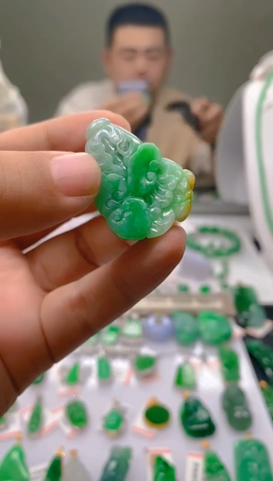 【闪购商品】翡翠颈饰未镶嵌新号开播，全场乱卖