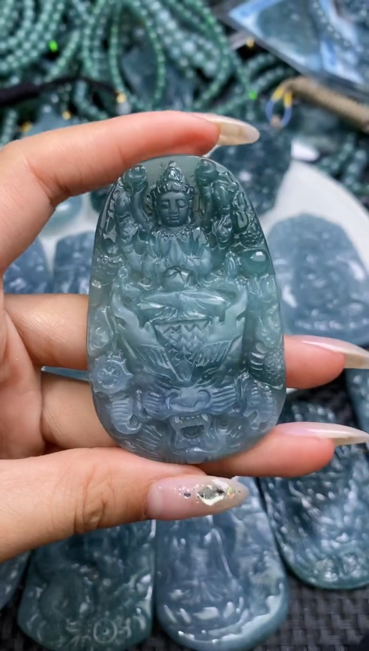 【闪购商品】翡翠颈饰未镶嵌          