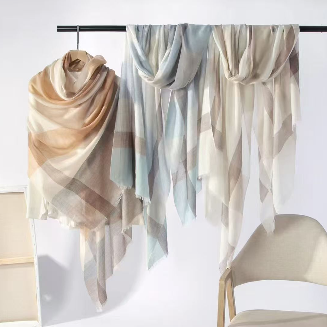 女士冬季女长巾薄款纯色拼色围巾披肩格子四季优雅名媛