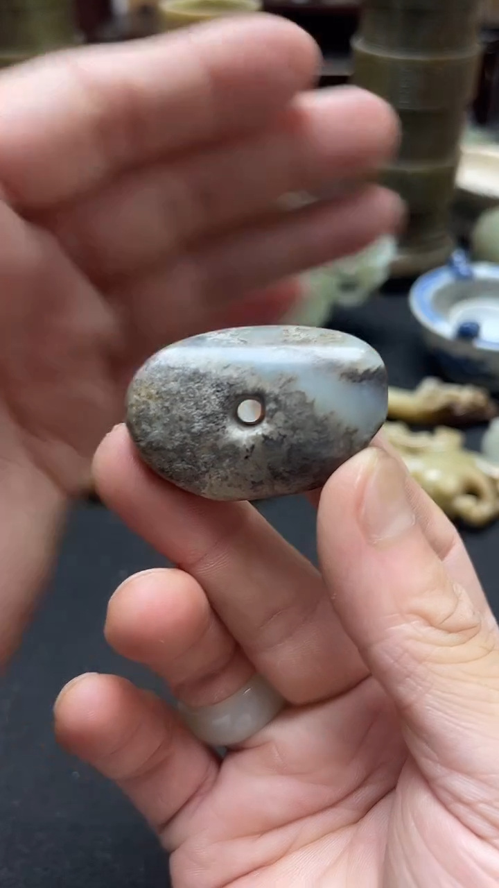 和田玉未镶嵌颈饰.