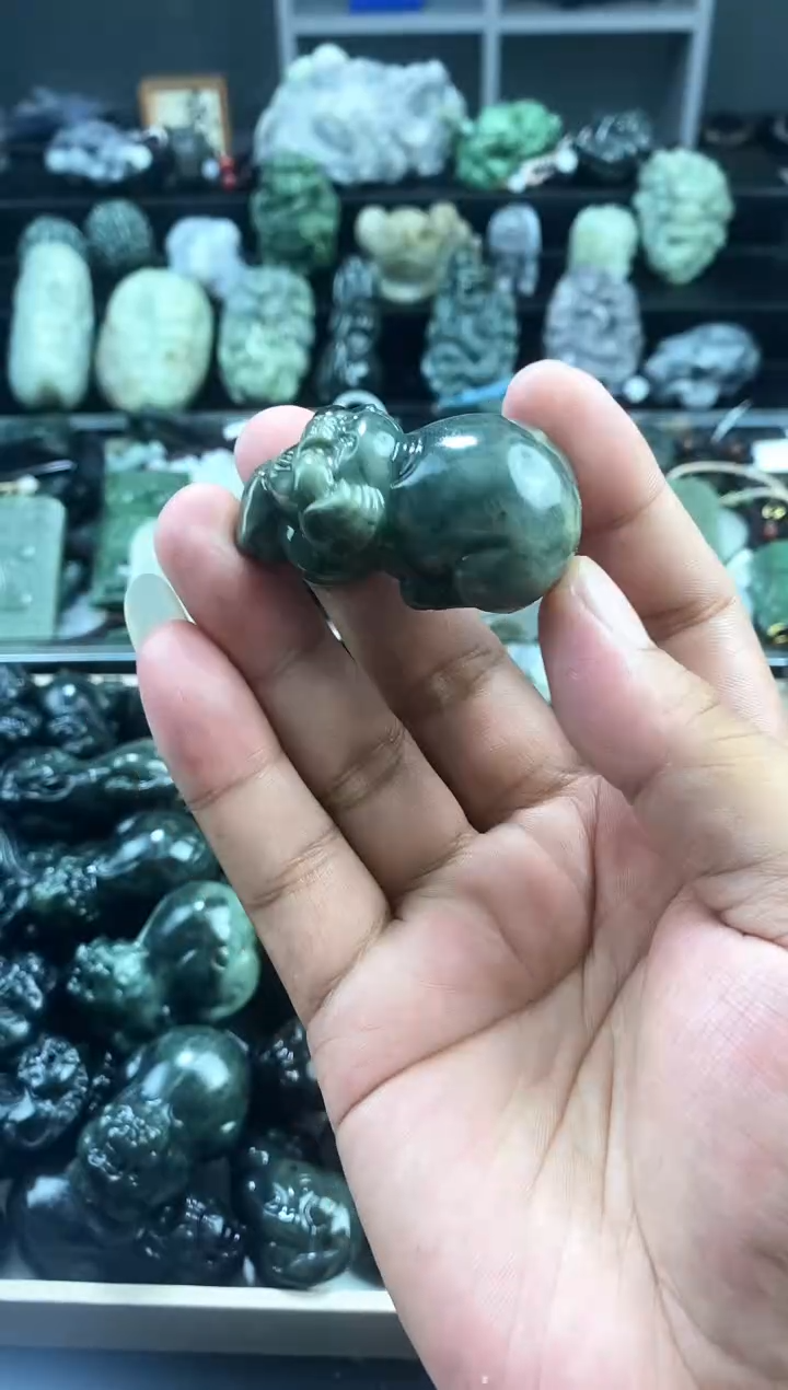 和田玉未镶嵌颈饰1