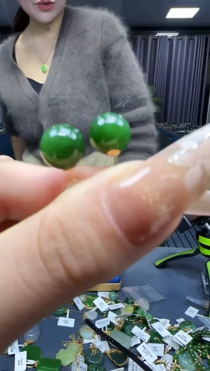 【闪购商品】和田玉挂件18K金镶嵌1