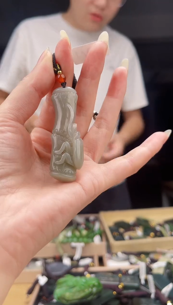 颈饰未镶嵌和田玉1