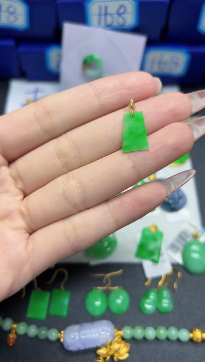 【闪购商品】翡翠颈饰18K金镶嵌Y缅料A货/多样性发货/一件