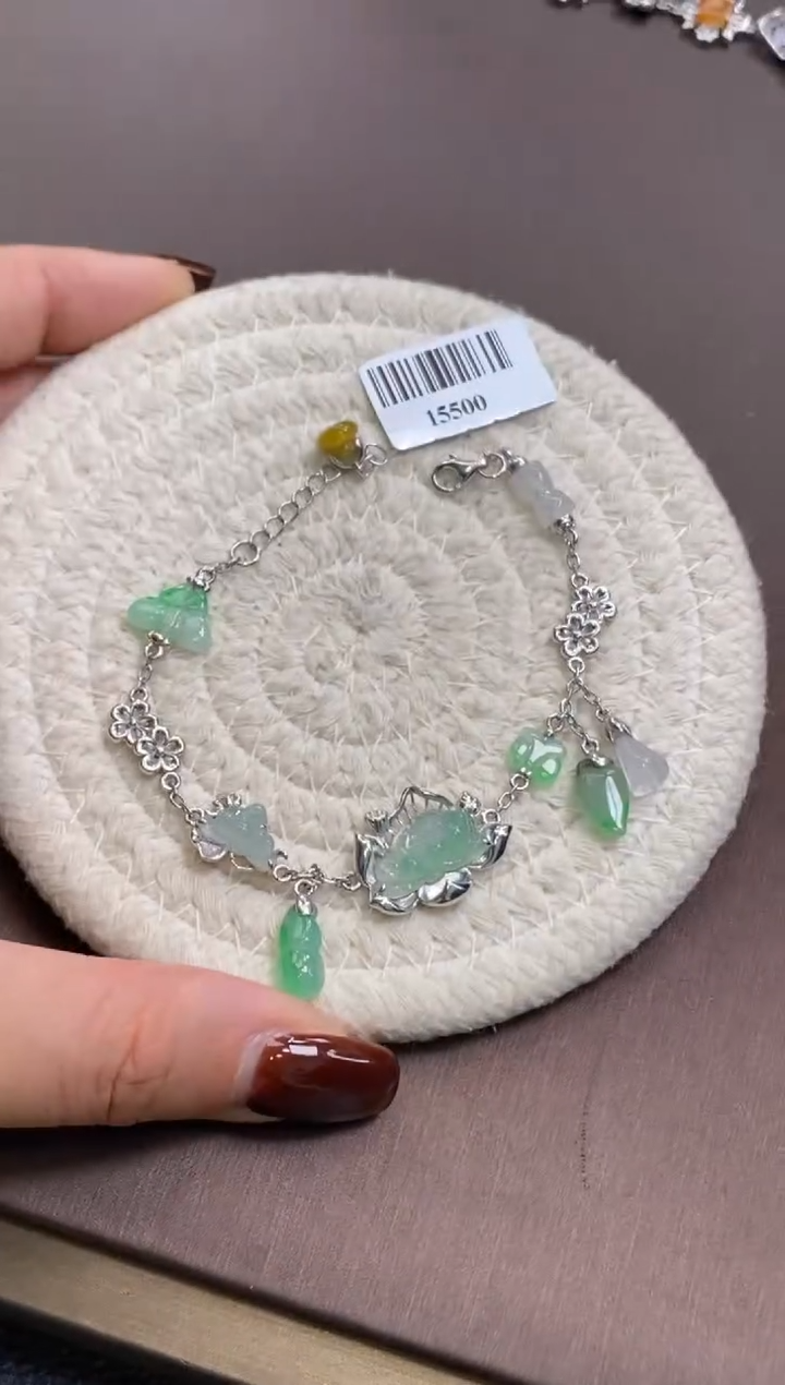 颈饰银S925镶嵌翡翠净货15500