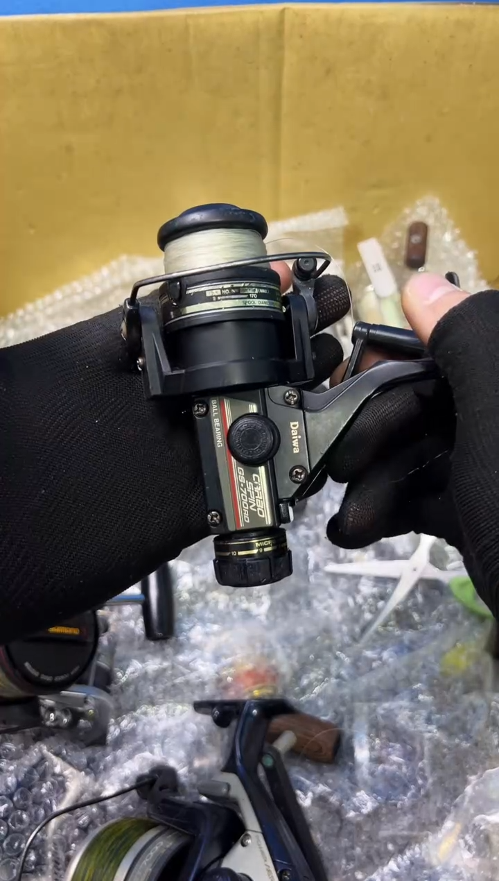 丰****心微瑕钓鱼轮，直播间讲解为准，看清楚再拍，如有拆卸不退换