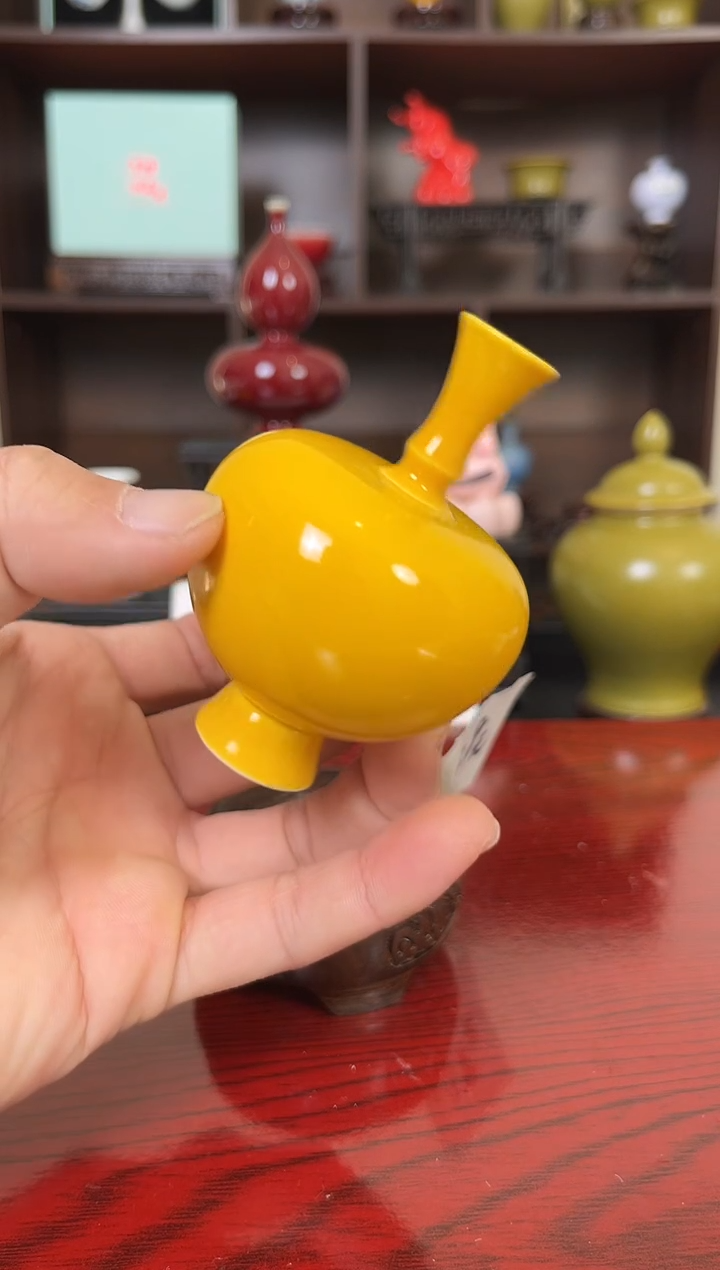 摆件瓷12.14早微瑕小花瓶摆件