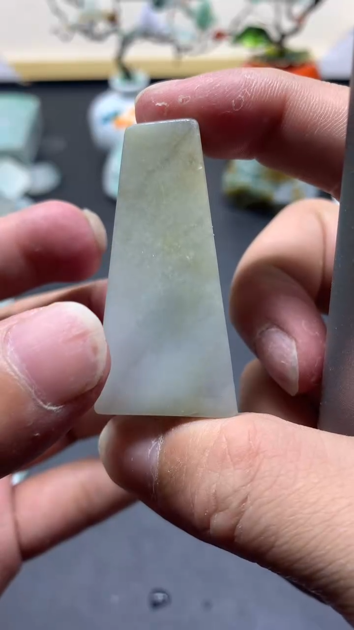 【闪购商品】翡翠颈饰未镶嵌天然翡翠A货