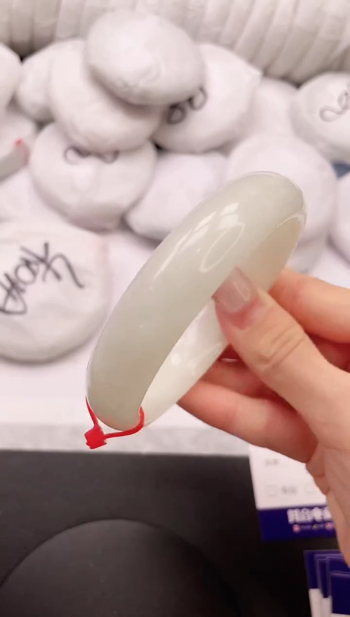 【闪购商品】和田玉手镯未镶嵌18L426-60