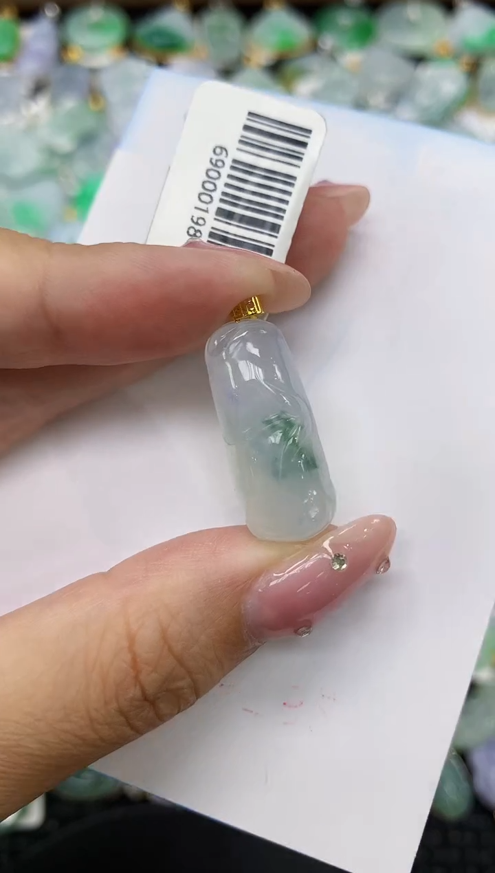 翡翠18K金镶嵌颈饰1111111111