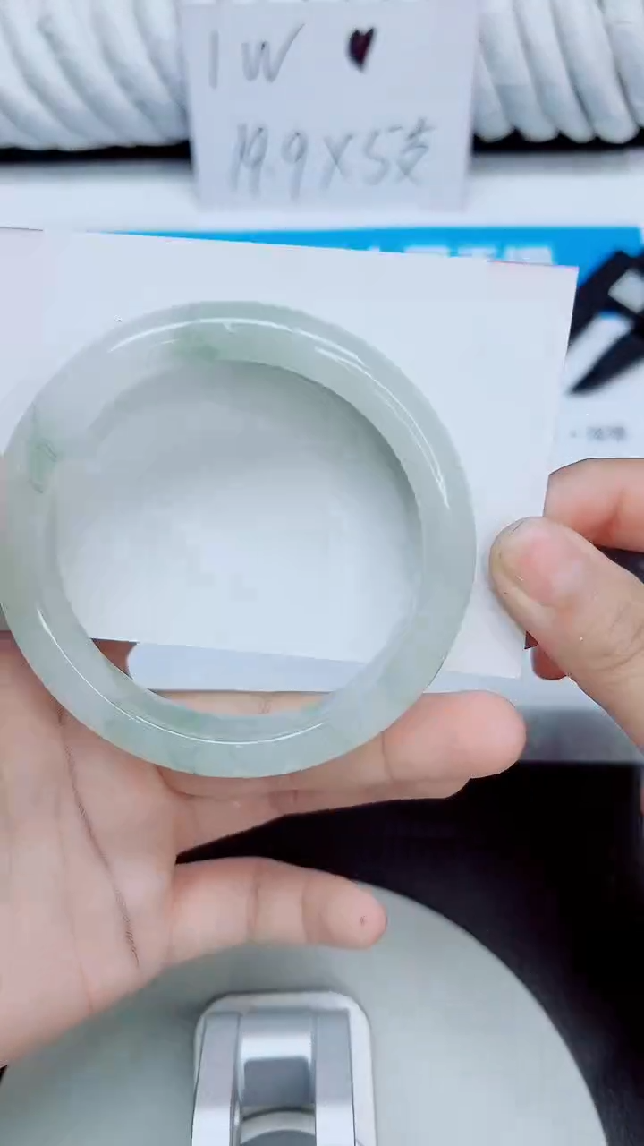 未镶嵌手镯石英质玉105/62.2