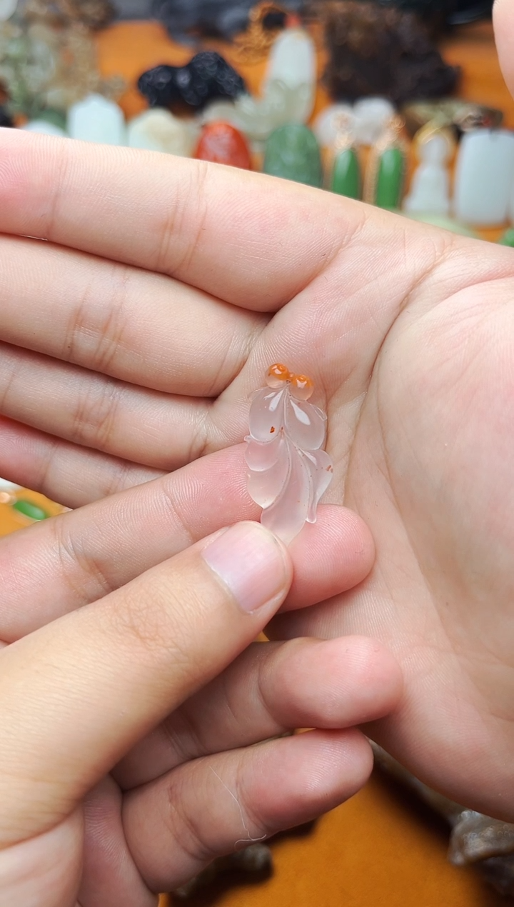 【闪购商品】南红玛瑙颈饰未镶嵌金鱼