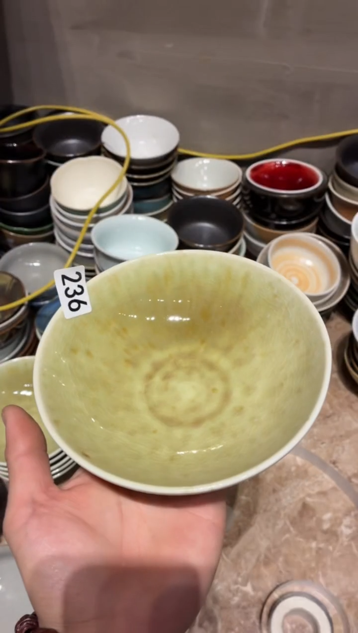 瓷片?****️236微瑕枣花圆口碗1个