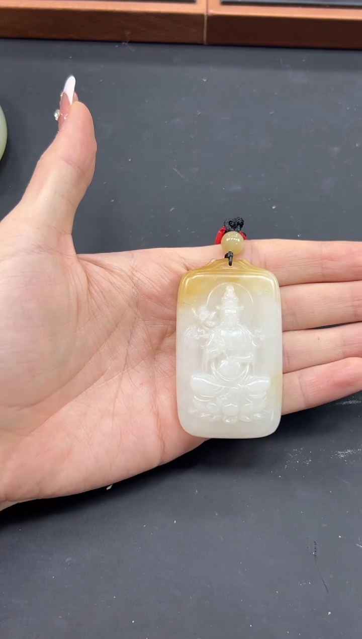 【闪购商品】和田玉吊坠(赠链)未镶嵌且末金山微色差吊坠