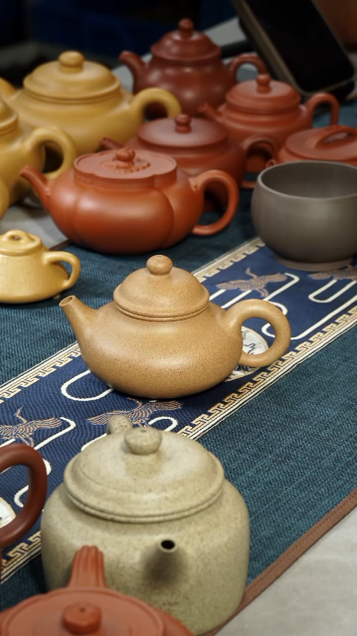 【闪购商品】紫砂茶壶金黄段花块容天