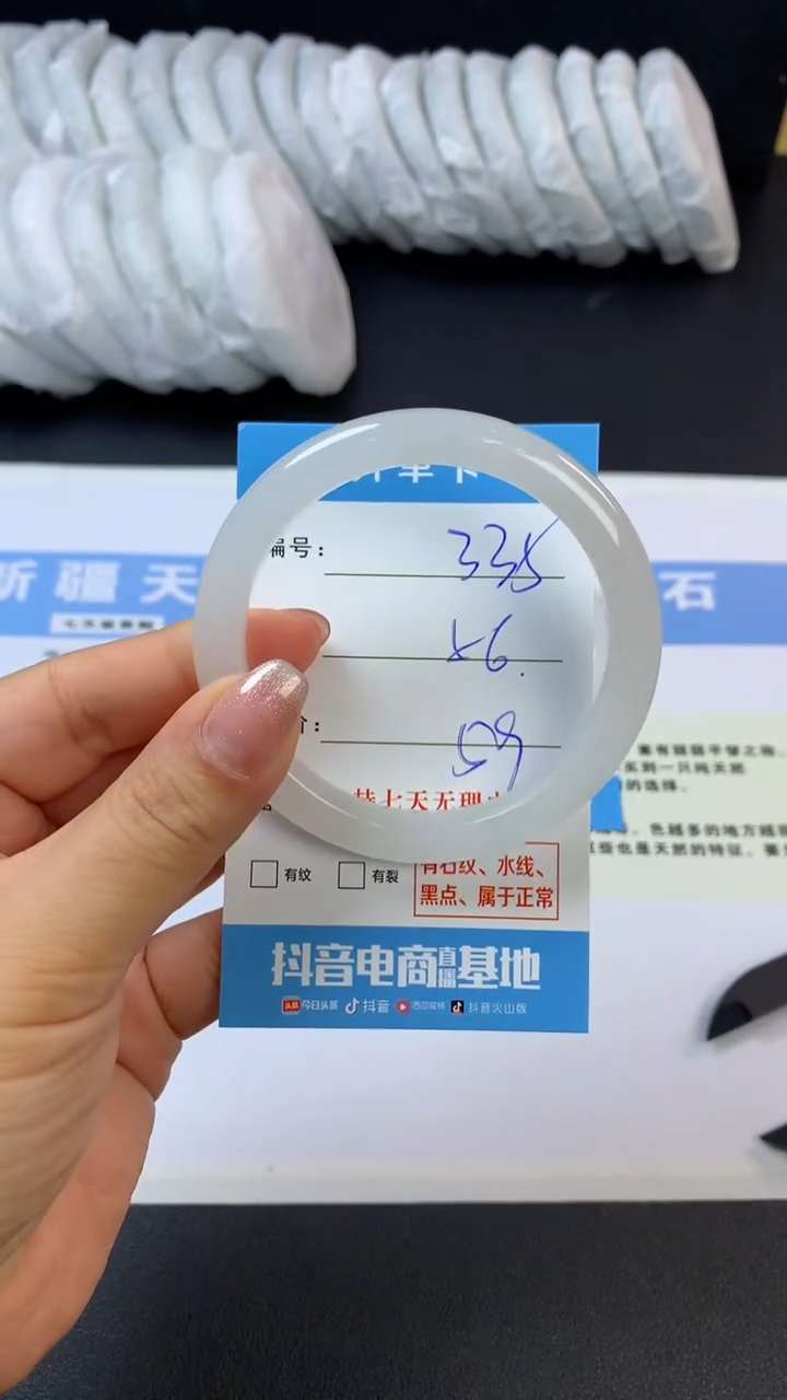 【闪购商品】石英质玉未镶嵌手镯G335