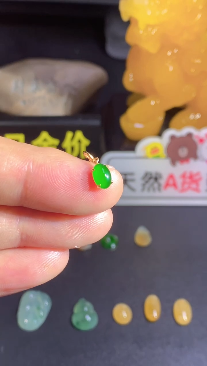 翡翠18K金镶嵌颈饰   