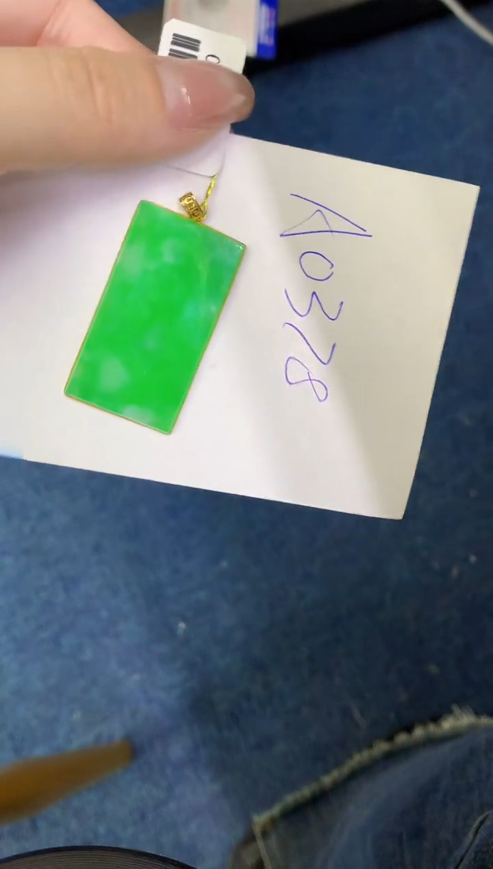 翡翠18K金镶嵌颈饰00000000000