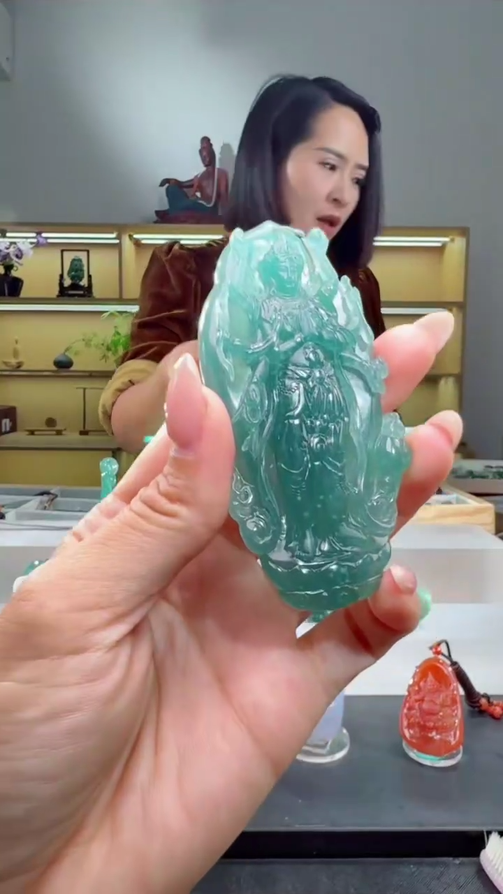 吊坠(赠链)未镶嵌翡翠观音（多样性发其一）