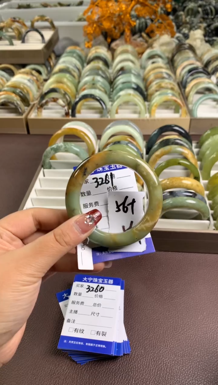 【闪购商品】蛇纹石玉手镯未镶嵌3261