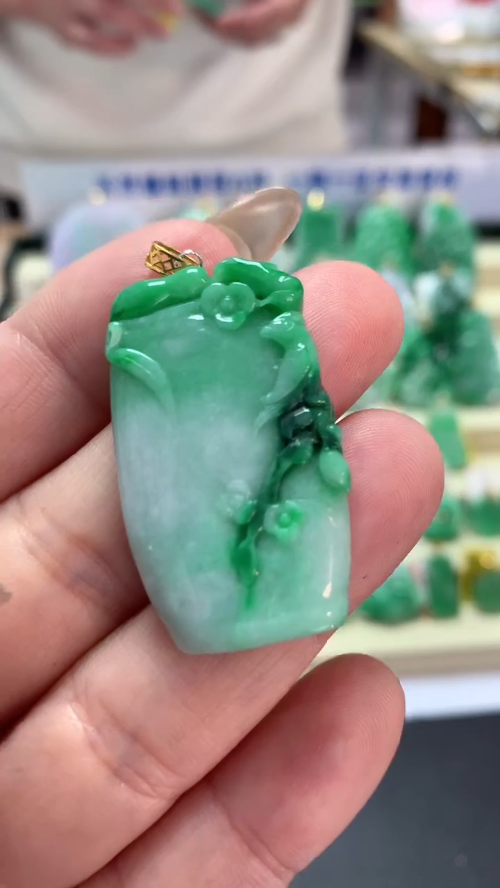 【闪购商品】翡翠吊坠(不含链)18K金镶嵌挂件