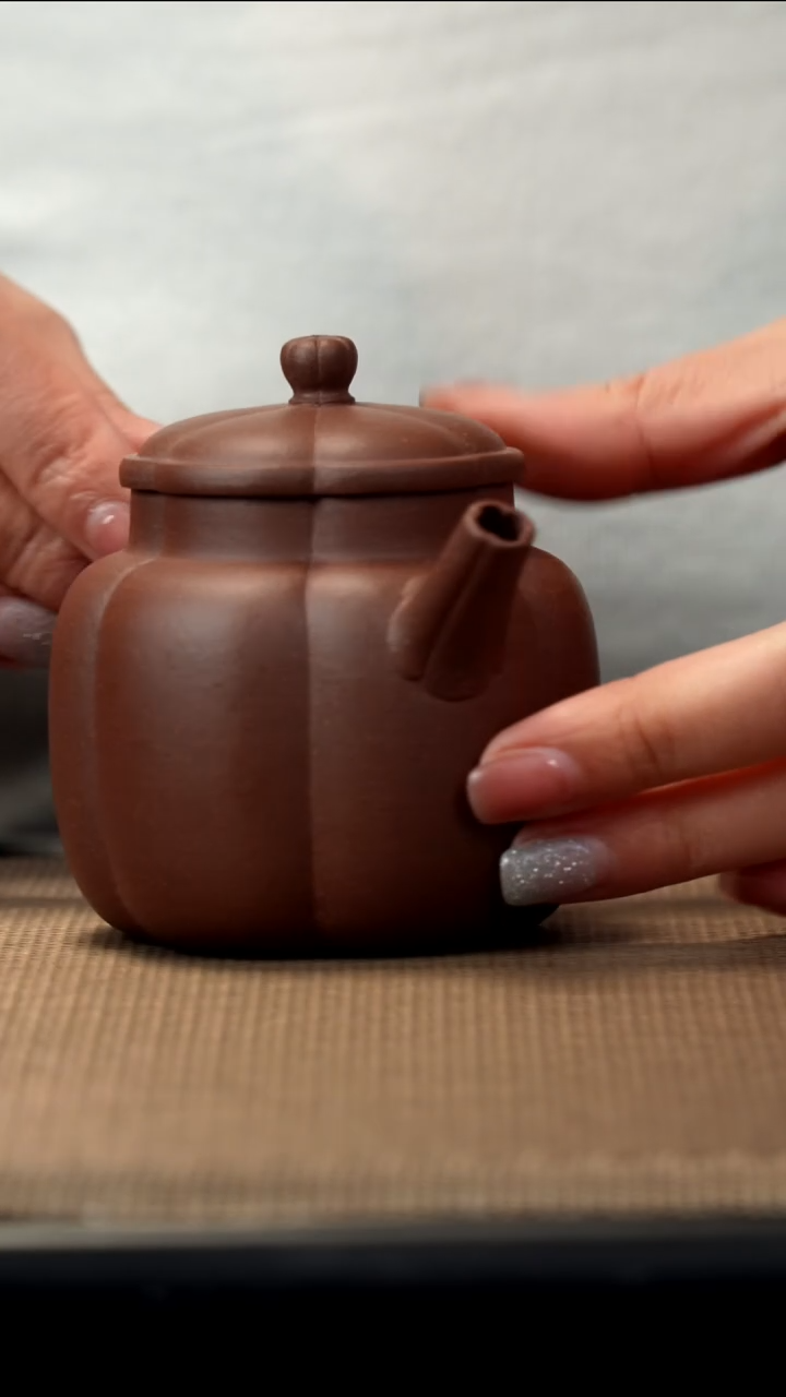 紫砂茶盏紫泥筋纹繁花170CC