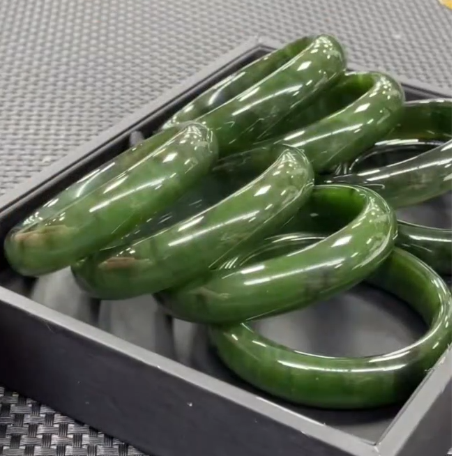 【老郑家】和田玉手镯一支 (多样性发1件) 微黑点 