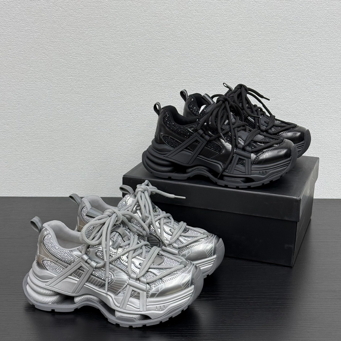 25年新款水钻拼接轻便防滑耐磨休闲运动老爹鞋女鞋