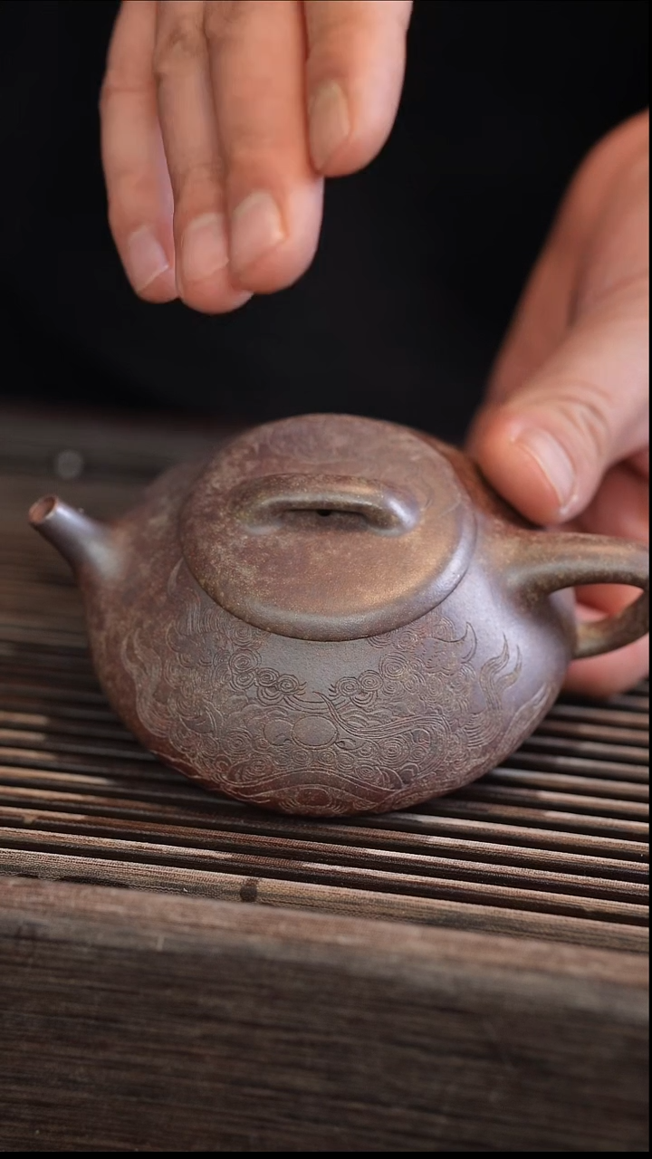 茶壶紫砂纳瓢 雕刻狮球 180cc