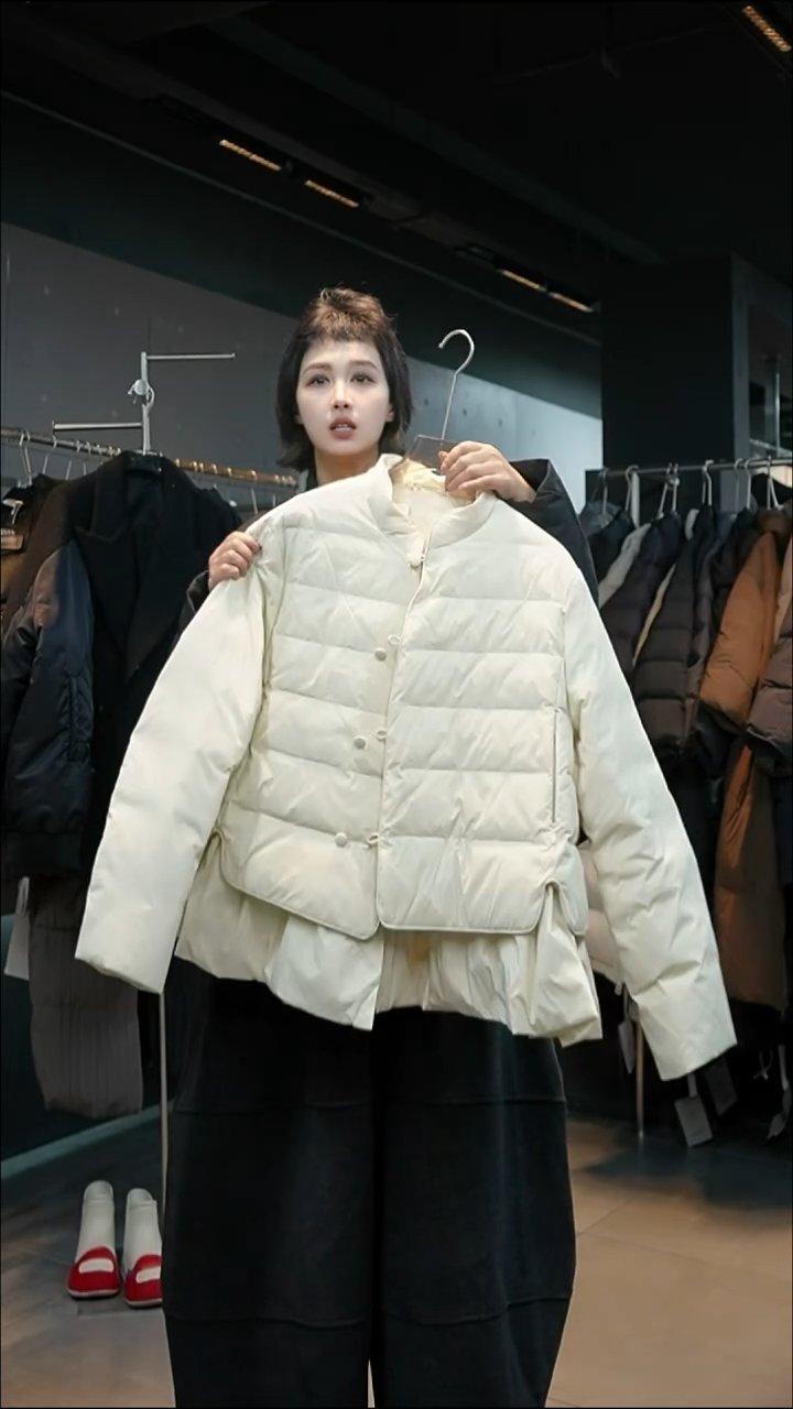 杏色羽绒外套杏色羽绒外套