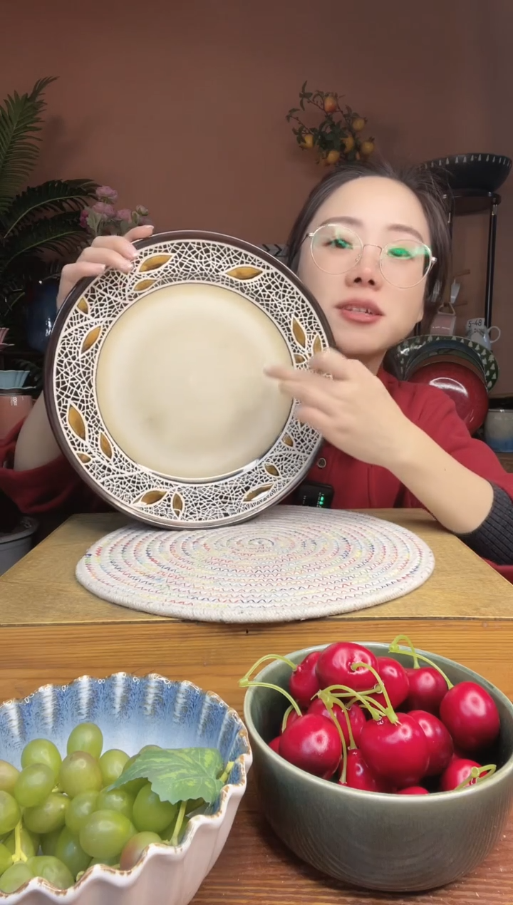 陶瓷11.3英寸手绘树叶浮雕大盘 微瑕疵