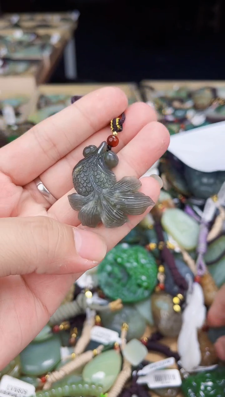 颈饰未镶嵌和田玉1