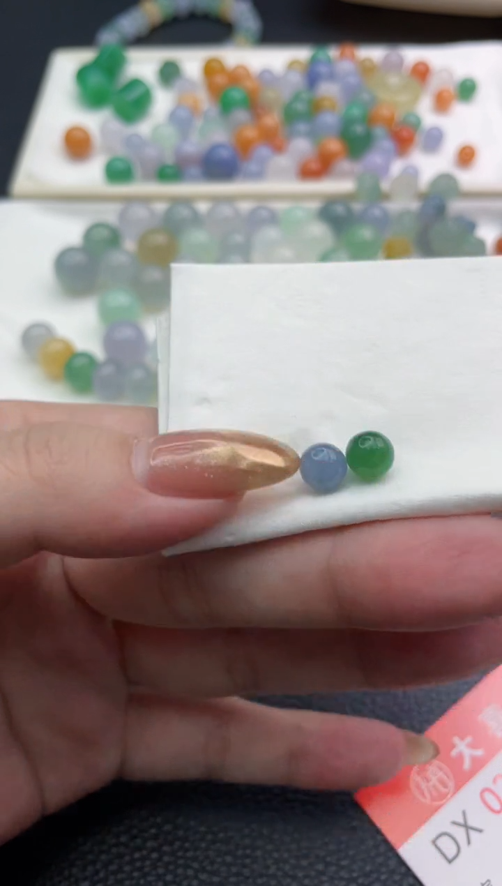 未镶嵌定制翡翠M****?珠子