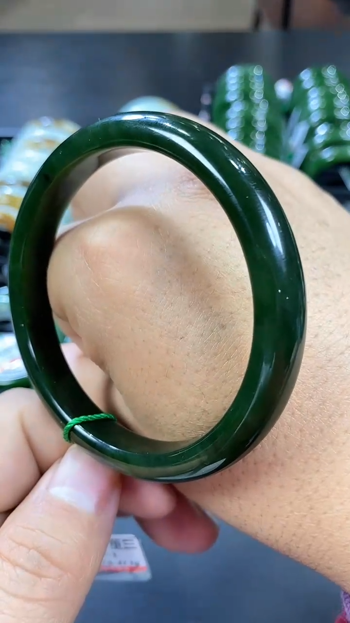 【闪购商品】和田玉碧玉手镯62+未镶嵌一个