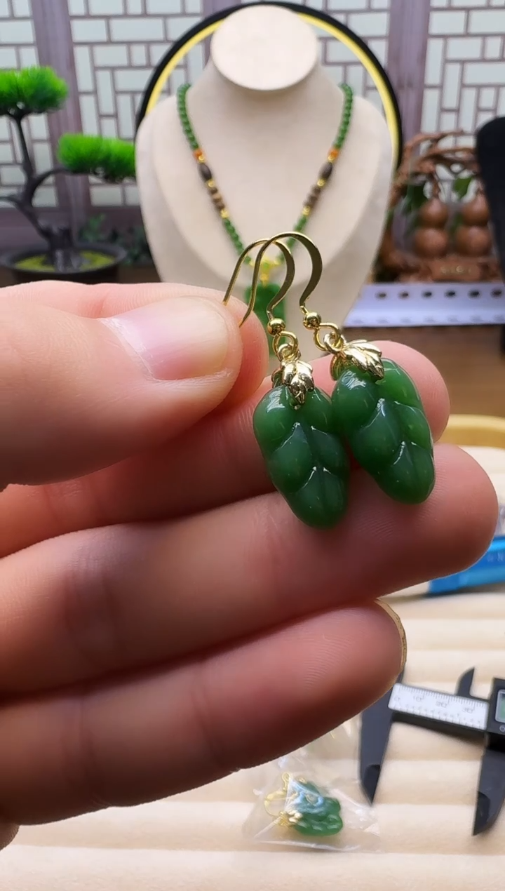 14K金镶嵌和田玉耳饰E112    