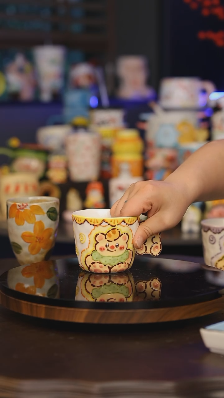 【闪购商品】摆件景德镇釉下彩绘设计师款式陶瓷