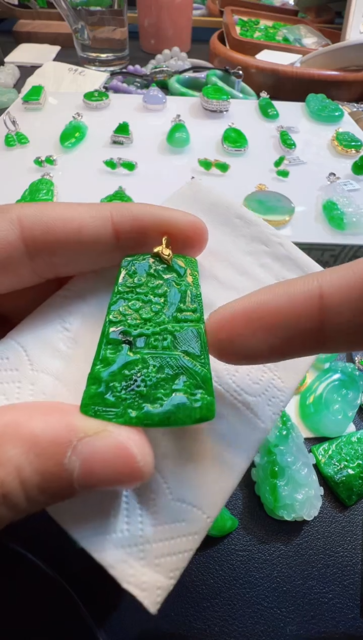 翡翠18K金镶嵌吊坠(不含链)山水牌