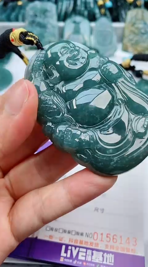 翡翠未镶嵌颈饰                 