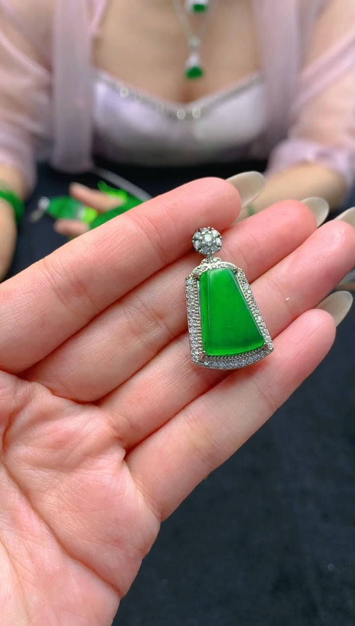 翡翠未镶嵌颈饰天然A货翡翠