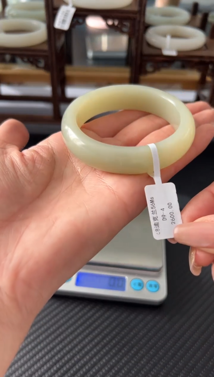 未镶嵌手镯和田玉且末微色差迪克兰二细56sM